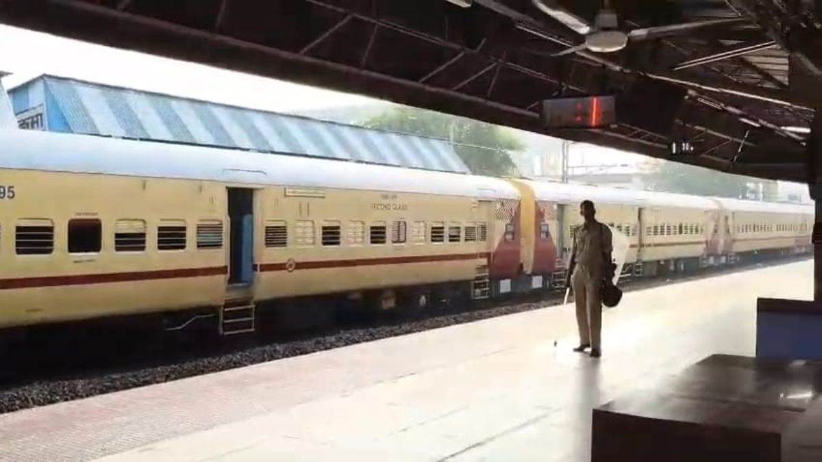 https://www.jagranimages.com/images/newimg/20092025/20_09_2025-train_24053489.jpg
