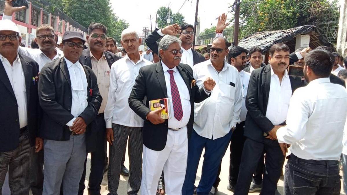 https://www.jagranimages.com/images/newimg/20092025/20_09_2025-wakil__24053600.jpg