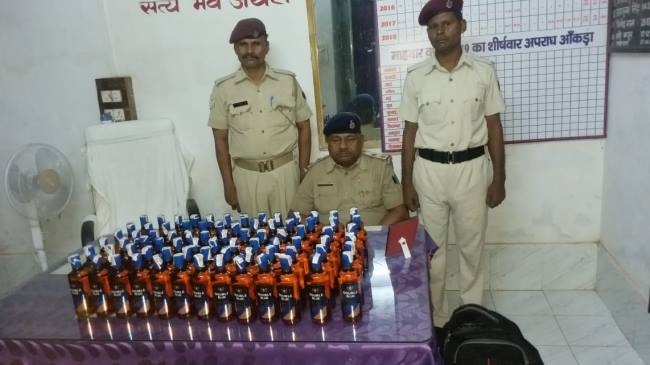 heavy quantity liquor seized during railway police force cheking in  samastipur