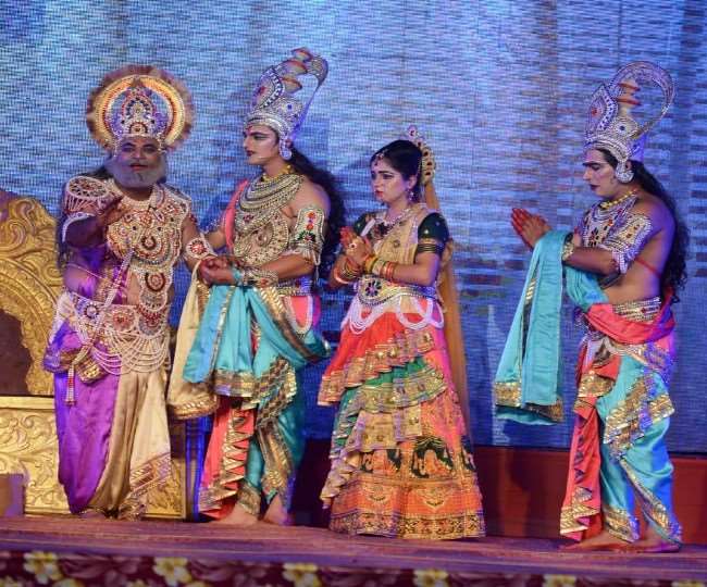 गुरुग्राम में रामलीला देखने के विवाद में हुई फायरिंग 2 LIVE Ayodhya Ramleela 2020: View of Janakpur on stage in Ramlila of Ayodhya mother Sita leaves with four sisters