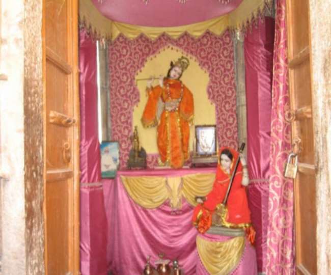 Chittorgarh Krishna Temple यह क ष ण क स थ ह त ह म र क प ज Worshiped Of Meera With Krishna In Chittorgarh Krishna Temple