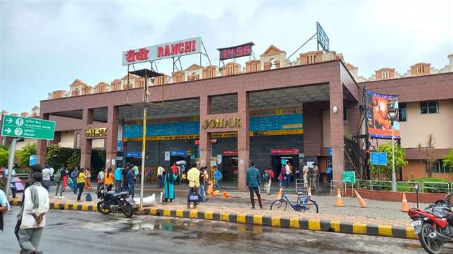 रांची स्टेशन जहां कई तरह की सुविधाअों को विकसित करना है।
