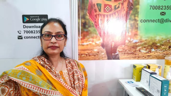 झारखंड के देवघर की रहने वाली देविका मुखर्जी दिवावी ऐप के जरिये किसानों की मदद कर रही हैं। फोटो जागरण