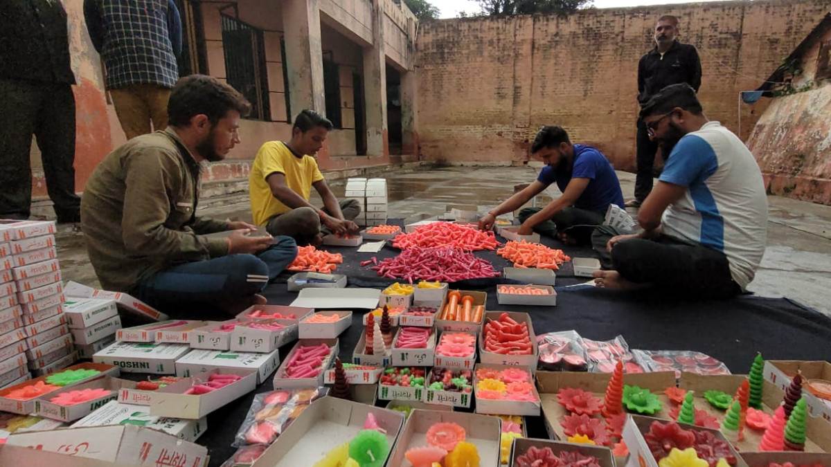 Diwali Shopping 2022 In Jammu जेल में तैयार हो रही रोशनी से इस दीपावली