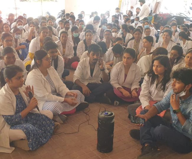 RIMS Ranchi: रिम्स डेंटल कॉलेज में इंटर्नशिप के छात्रों ने किया काम ठप ...