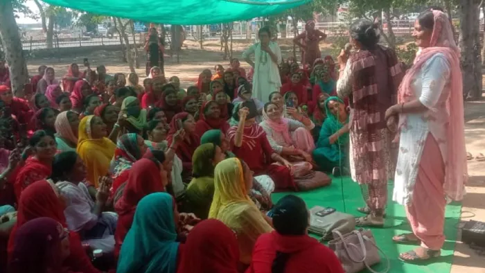 हरियाणा सरकार से मांग पूरी होने के बाद आशा वर्कर खोलेंगी केंद्र के खिलाफ मोर्चा।