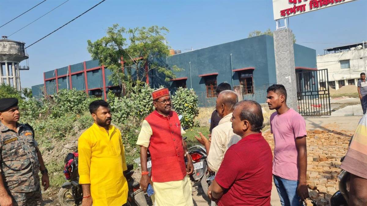 darbhanga man eat poison in front of the wife house love marriage in delhi