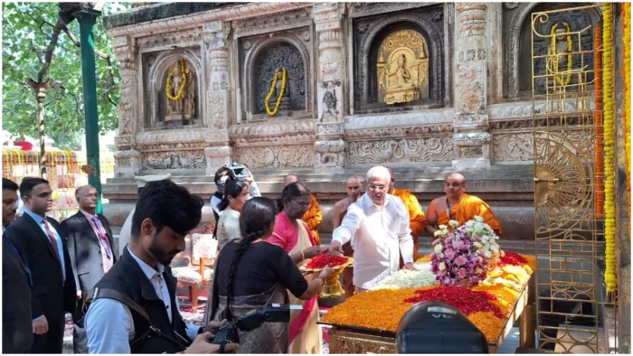 महाबोधि मंदिर में राष्ट्रपति द्रौपदी मुर्मू ने की पूजा। जागरण