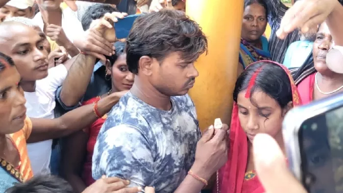 Bihar News : देवर से शादी के लिए दो भाभी आपस में भिड़ीं, हाई वोल्टेज ड्रामे के बीच जमकर चले लात-घूंसे