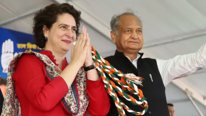 दौसा में कांग्रेस महासचिव प्रियंका गांधी वाड्रा (फोटो: @INCIndia)