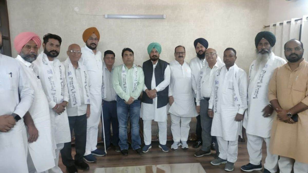 https://www.jagranimages.com/images/newimg/20102023/20_10_2023-sad_mla_joins_aap_abohar_23561417.jpg