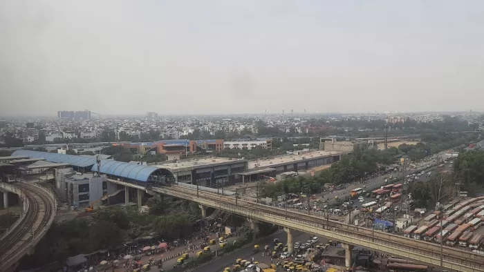 आनंद विहार में वायु गुणवत्ता गंभीर स्थिति में है। फोटो- जागरण