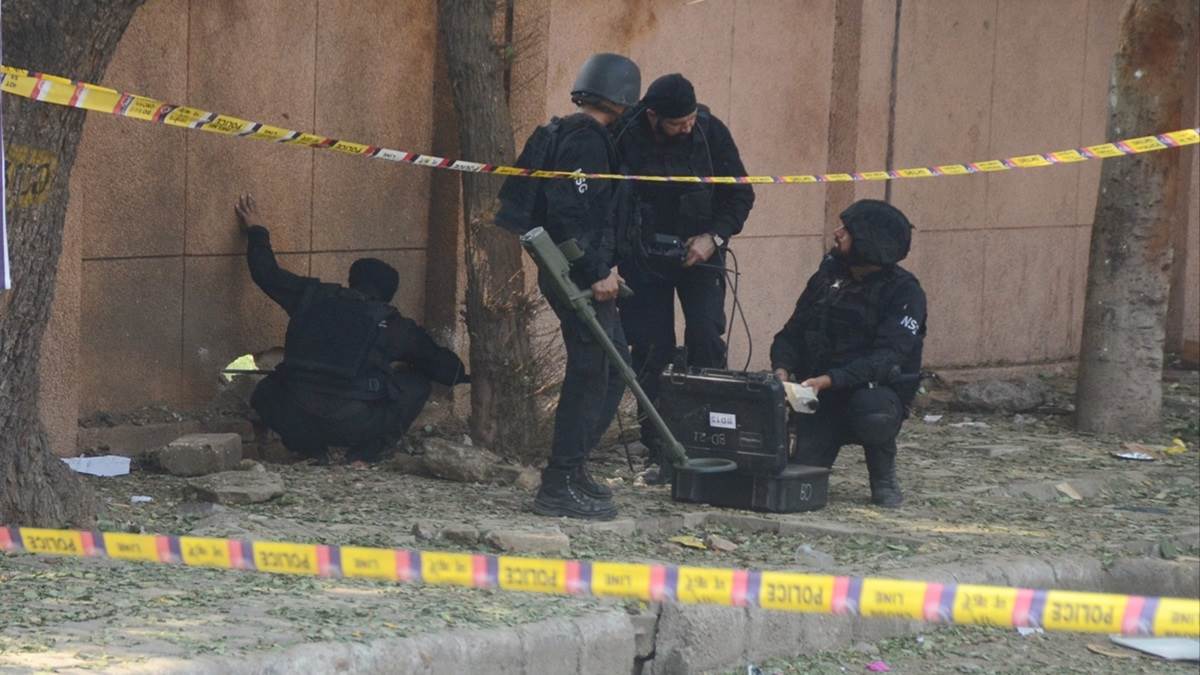 ncr house beds shook breathing became difficult due to smelly smoke after blast near crpf school rohini delhi