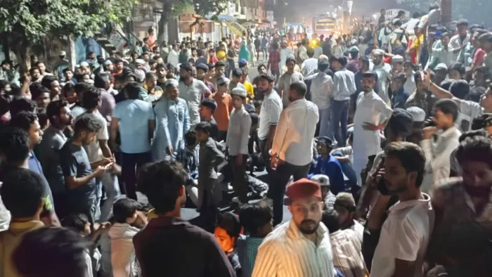 मुजफ्फरनगर में सड़क पर उतरे लोग। जागरण