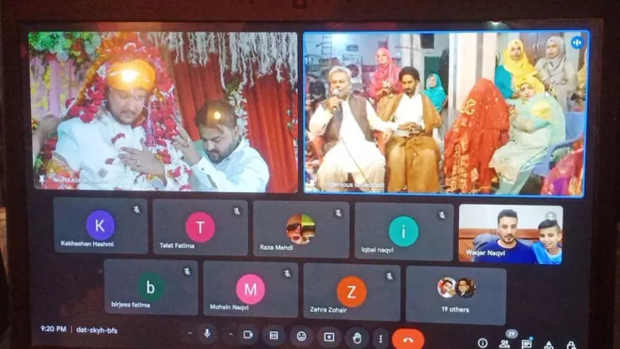 पाकिस्तान के लाहौर निवासी सैय्यदा अंदलीब जहरा (दाएं) के साथ ऑनलाइन निकाह करते मोहम्मद अब्बास हैदर (बाएं)।