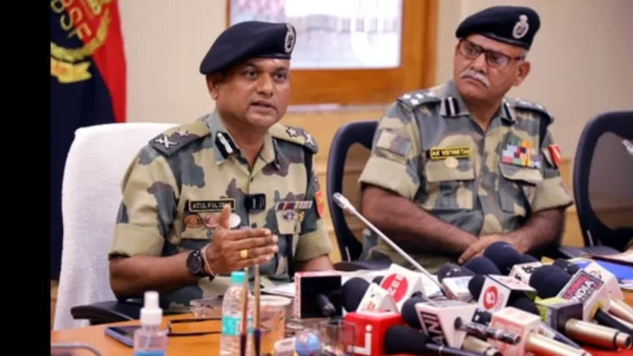त्योहारी सीजन में पंजाब को दहलाना चाहती है ISI, बोले बीएसफ अधिकारी अतुल फुलझेले।