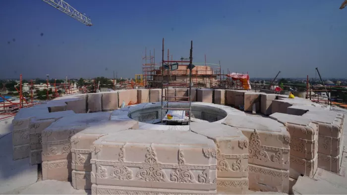 राम मंदिर के मुख्य शिखर निर्माण के लिए संयोजित की गई पत्थरों की परत। सौ. ट्रस्ट