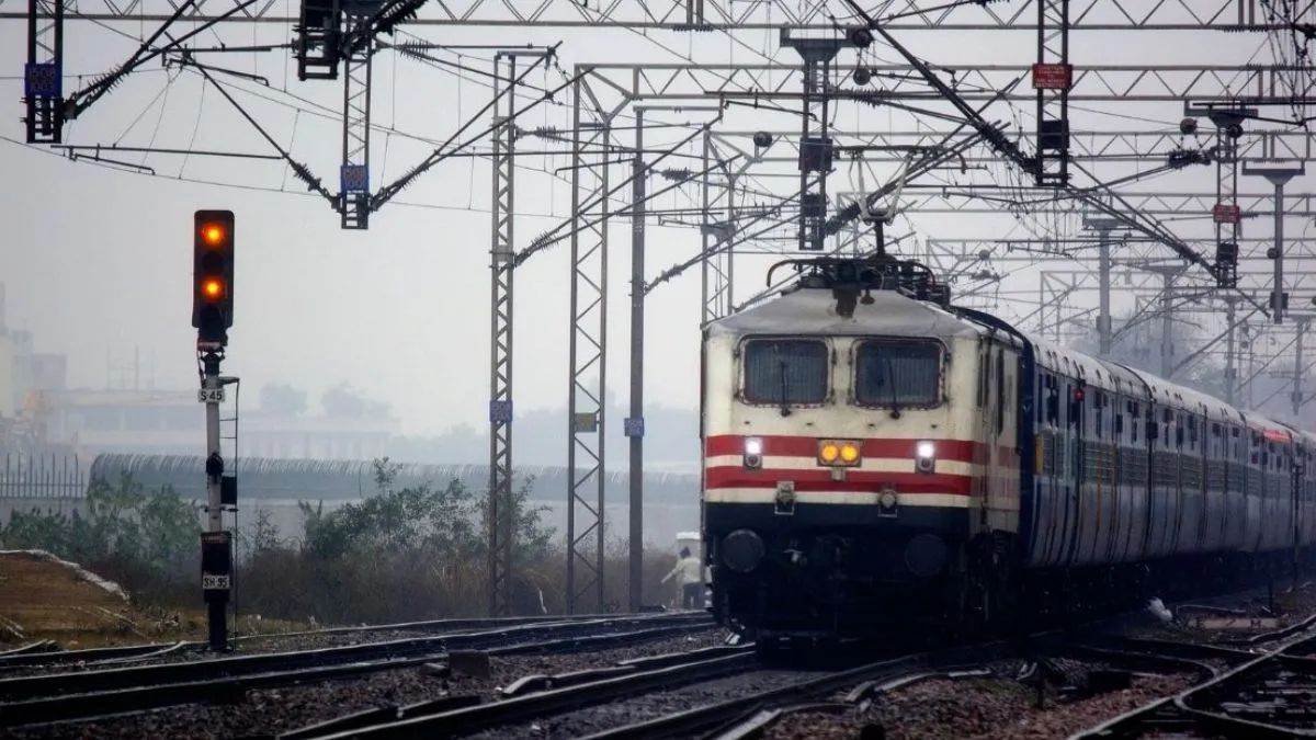 https://www.jagranimages.com/images/newimg/20102024/20_10_2024-train_23819007.jpg