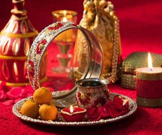 Karwa Chauth 2024: एक क्लिक में नोट करें करवा चौथ से जुड़ी संपूर्ण जानकारी  और चंद्रोदय का समय - Karwa Chauth 2024 Note Shubh Muhurat Puja Vidhi Vrat  Katha Moon Rising Time