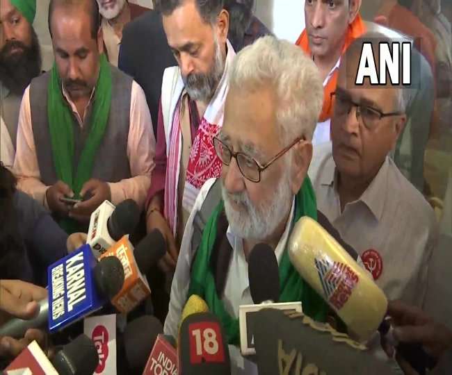 केंद्र सरकार को संयुक्त किसान मोर्चा ने दिया झटका, अभी नहीं खत्म होगा कृषि आंदोलन