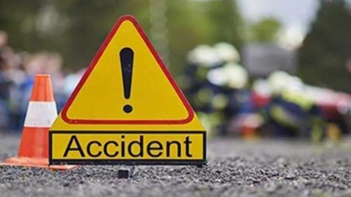 Accident In Unnao:  मौरावां रोड पर ट्रैक्टर-ट्राली पलटी, गिट्टी के नीचे दबकर दो मजदूरों की मौत और चालक गंभीर