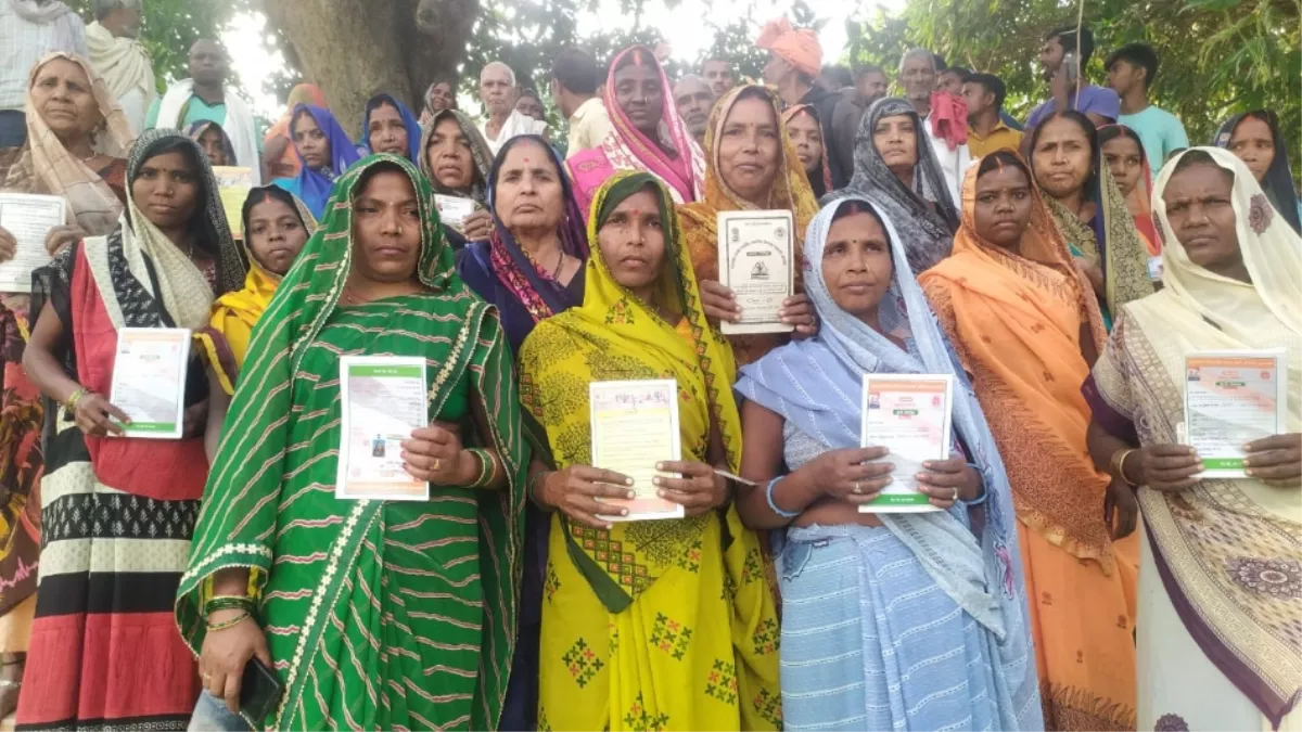 Ghazipur: अमृत सरोवर के पोखरे में मछली पालन का ग्रामीणों ने किया विरोध, पट्टा निरस्तीकरण की कार्रवाई की मांग