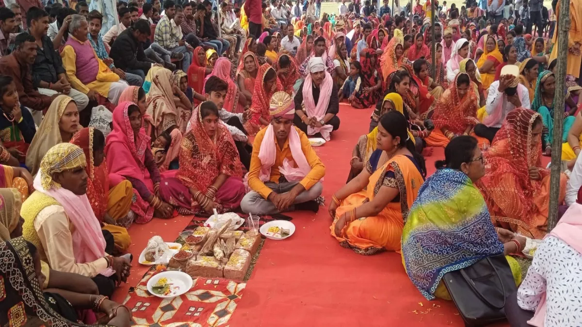 Lakhimpur: गोला-मितौली में 102 बेटियों की हुई शादी, बेटियों के खाते में भेजा गया अनुदान का पैसा, सामान भी दिया