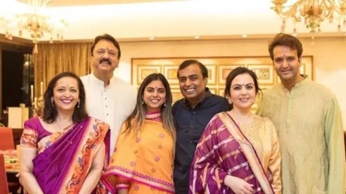 नाना बने मुकेश अंबानी, बेटी Isha ने दिया जुड़वां बच्चों को जन्म। फाइल फोटो।