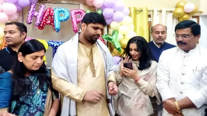 आनंद मोहन बोले- अगले साल होगी बेटी की शादी के बाद बेटे का विवाह।