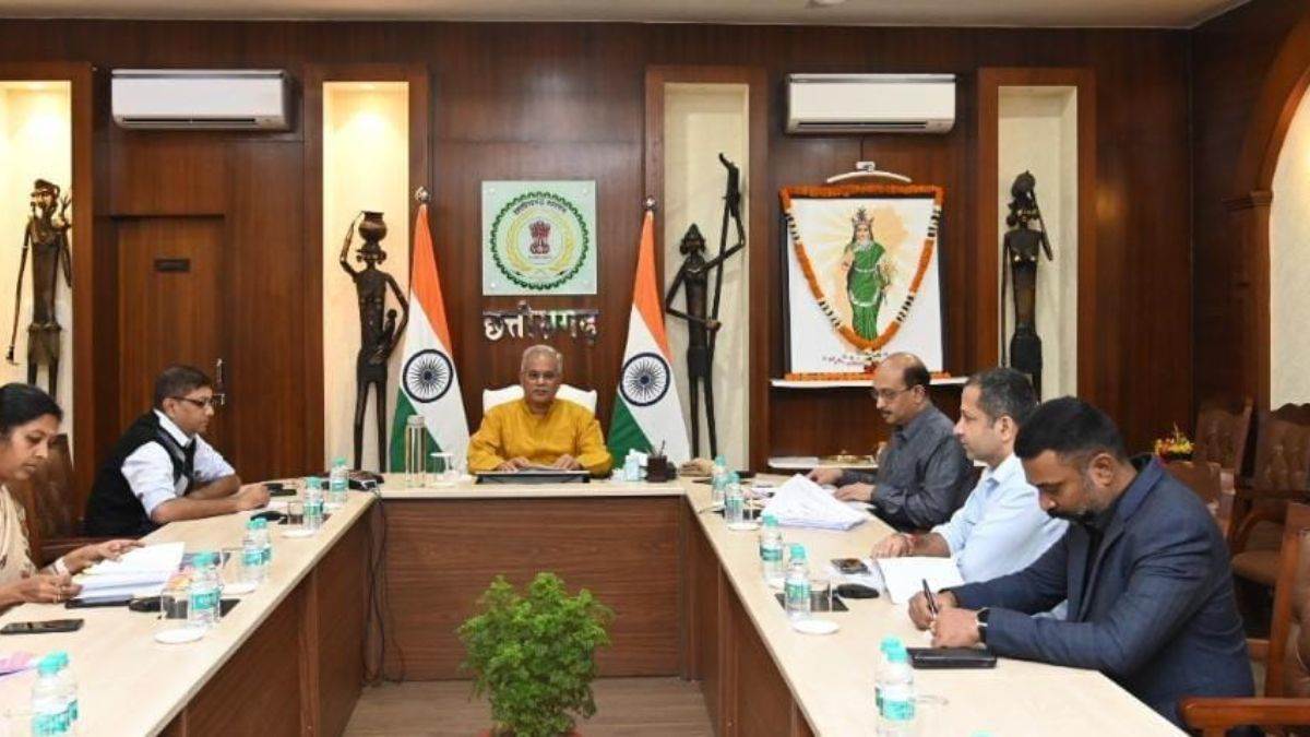 https://www.jagranimages.com/images/newimg/20112022/20_11_2022-bhupesh_baghel_meeting__23216405.jpg