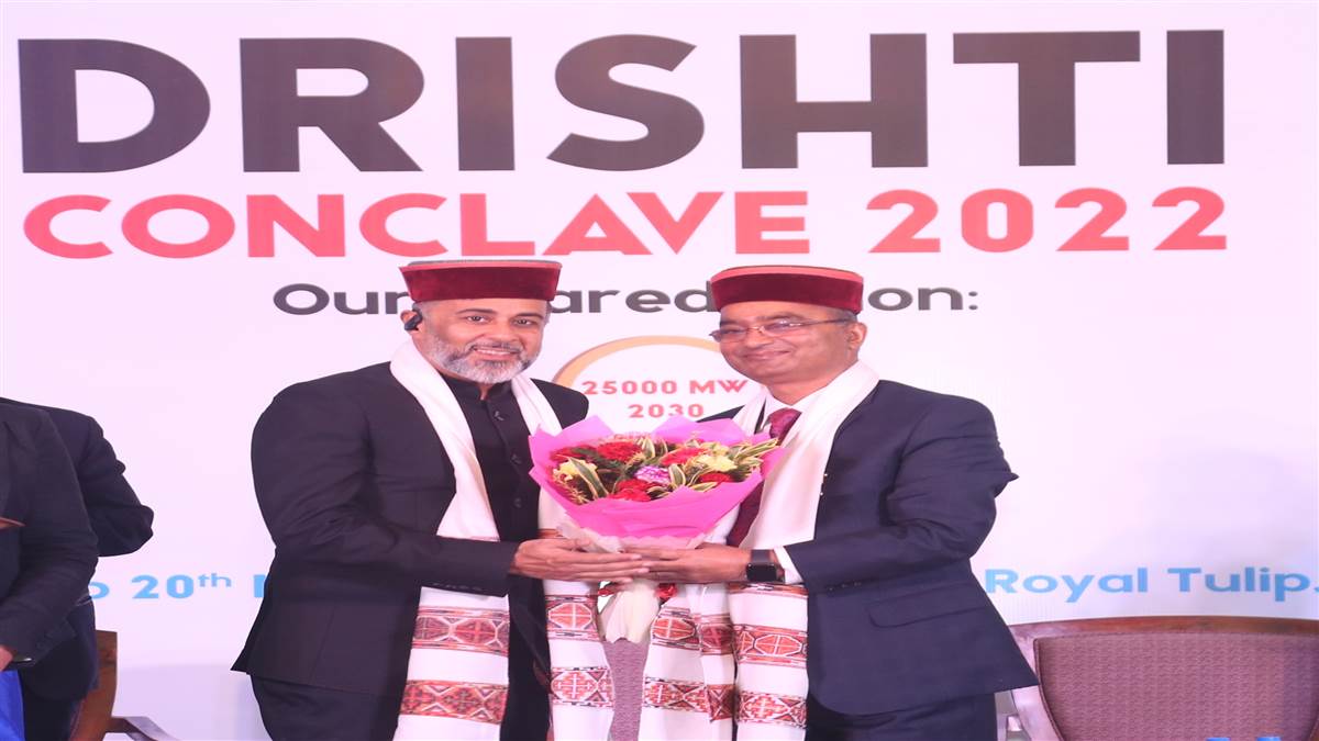 https://www.jagranimages.com/images/newimg/20112022/20_11_2022-chetan_bhagt_23216480.jpg