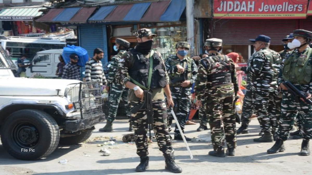 https://www.jagranimages.com/images/newimg/20112022/20_11_2022-grenade_attack_baramulla_23215844.jpg
