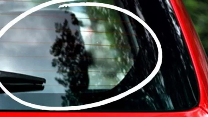 कार के शीशे में लगे Red Line देते हैं कुछ खास संकेत
