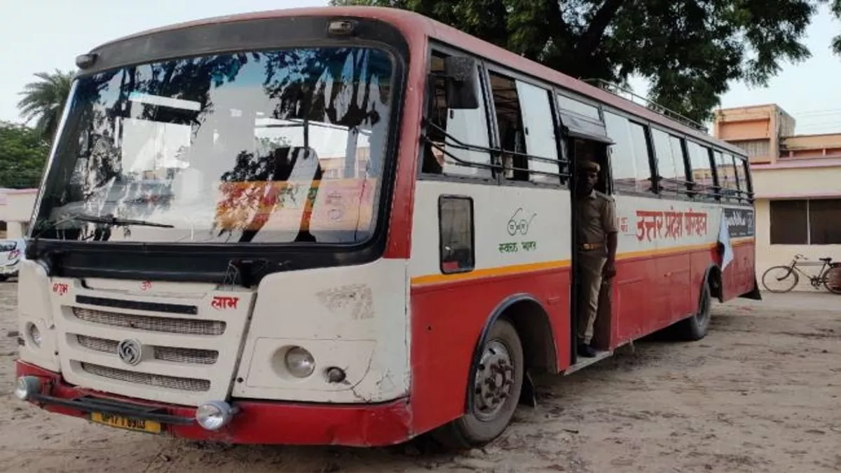 अलीगढ़ में फिर पकड़ी Fake  Roadways Bus, एटा के चालक व परिचालक के खिलाफ रिपोर्ट