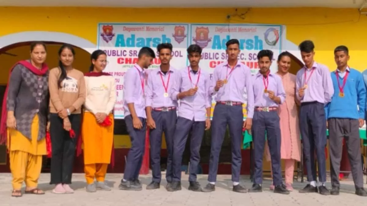 Hoshiarpur: डीएम आदर्श पब्लिक स्कूल के विद्यार्थियों ने कराटे चैंपियनशिप में जीते 15 मेडल