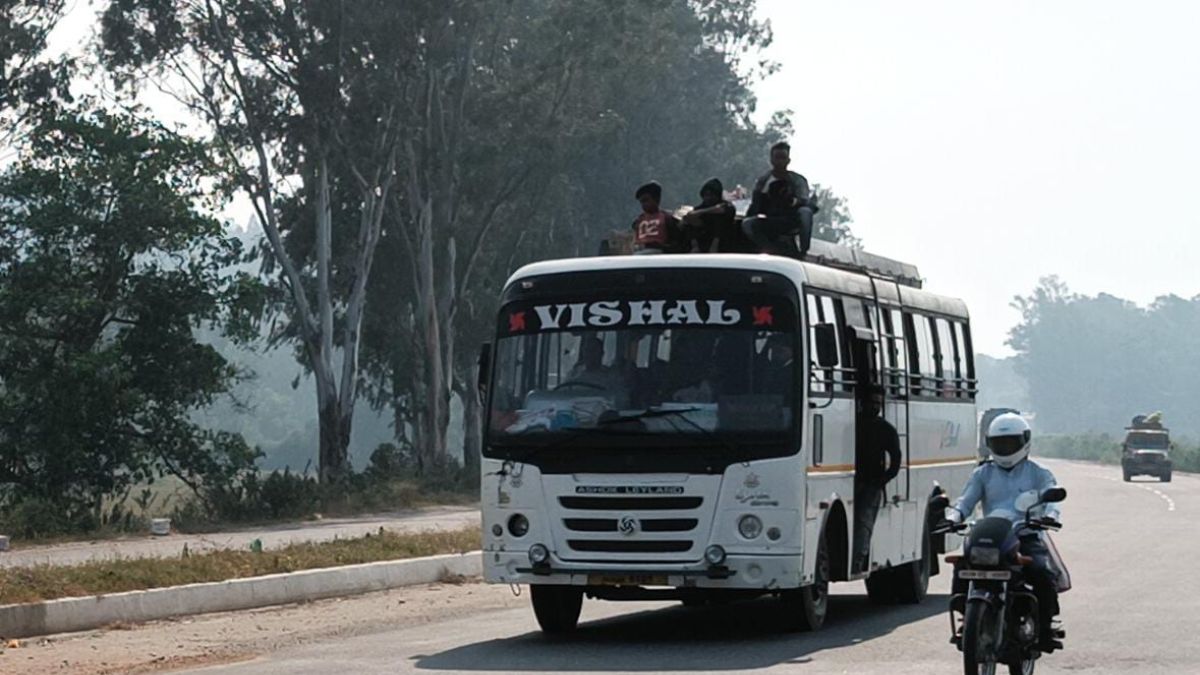 Koderma News: कोडरमा घाटी व जवाहर घाटी से बचकर निकल गए तो कहिए भगवान को ...