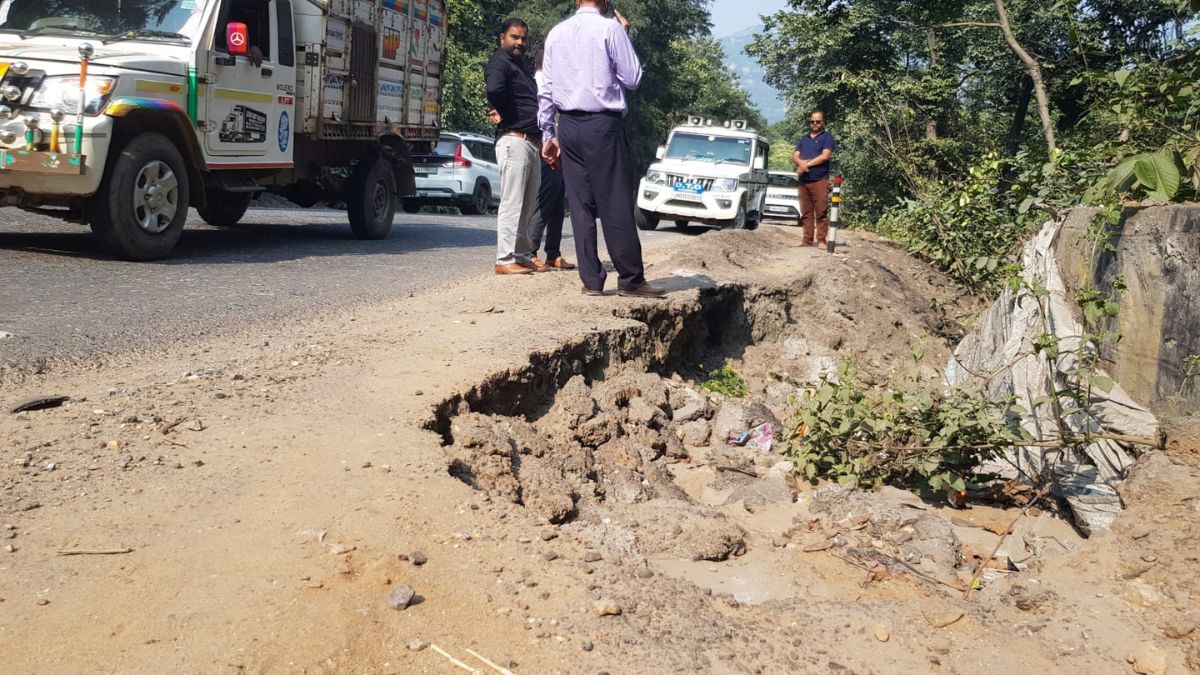 Koderma News: कोडरमा घाटी व जवाहर घाटी से बचकर निकल गए तो कहिए भगवान को ...