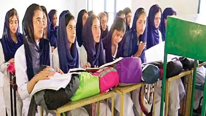 700 छात्राएं और करीब 75 प्रोफेसर रवाना हुए (फाइल फोटो)