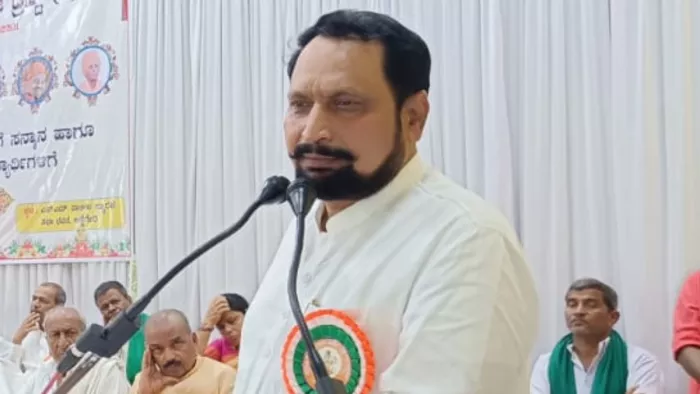 कांग्रेस नेता लक्ष्मण सावदी का दावा, बीजेपी विधायक उनके संपर्क में हैं (फोटो एक्स)