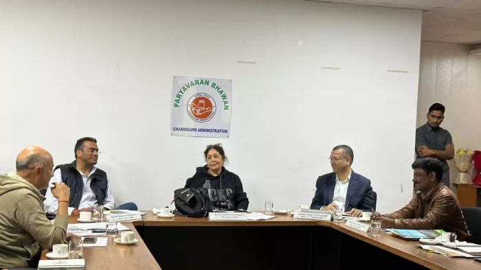 इलेक्ट्रिक पॉलिसी में संशोधन करने के लिए लेकर हुई बैठक में मौजूद सांसद किरन खेर