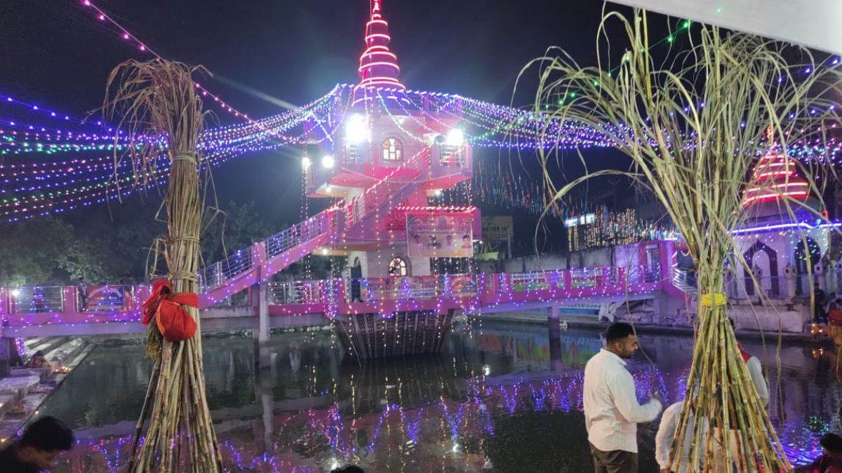 bihar chhath puja devotees flocking to the ghats to offer prayers to the rising sun in raxaul