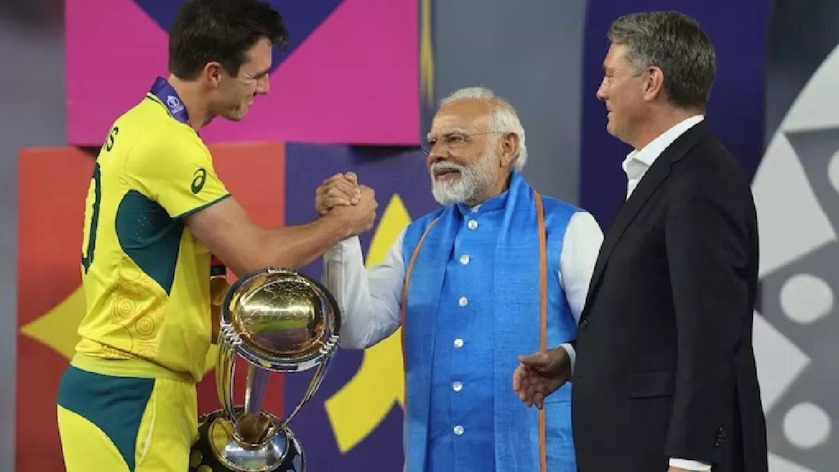 IND vs AUS: शानदार जीत के बाद पीएम मोदी ने ऑस्ट्रेलिया को वर्ल्ड कप ट्रॉफी  सौंपी, टीम इंडिया के लिए कही यह बात - IND vs AUS Final PM Modi hands over