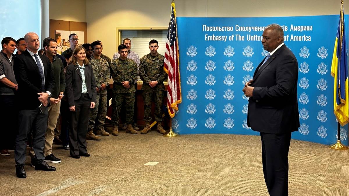 us defense minister lloyd austin reached kiev to express support to ukraine assured to provide necessary facilities