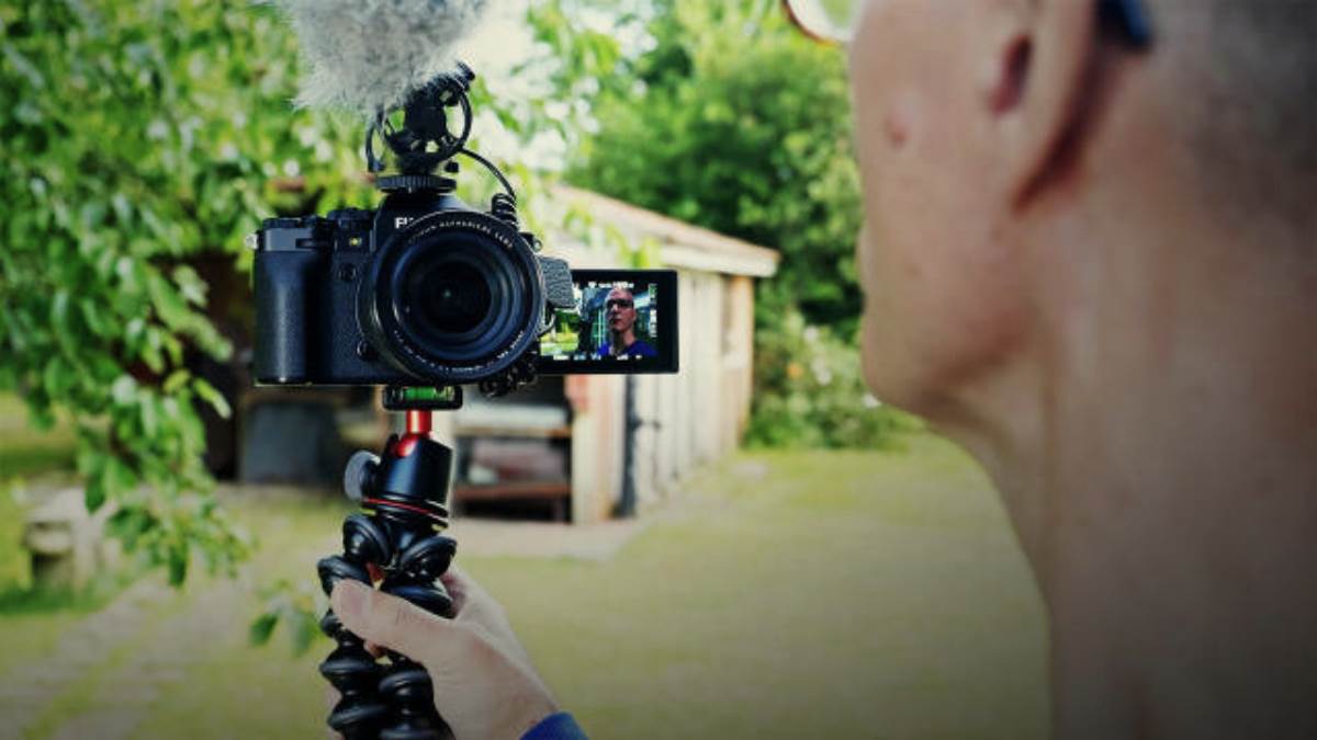 वाटरप्रूफ बॉडी और टचस्क्रीन वाले Vlogging Camera Under 10000 का बजता है डंका, बदलेंगे व्लॉगिंग करने का अंदाज़
