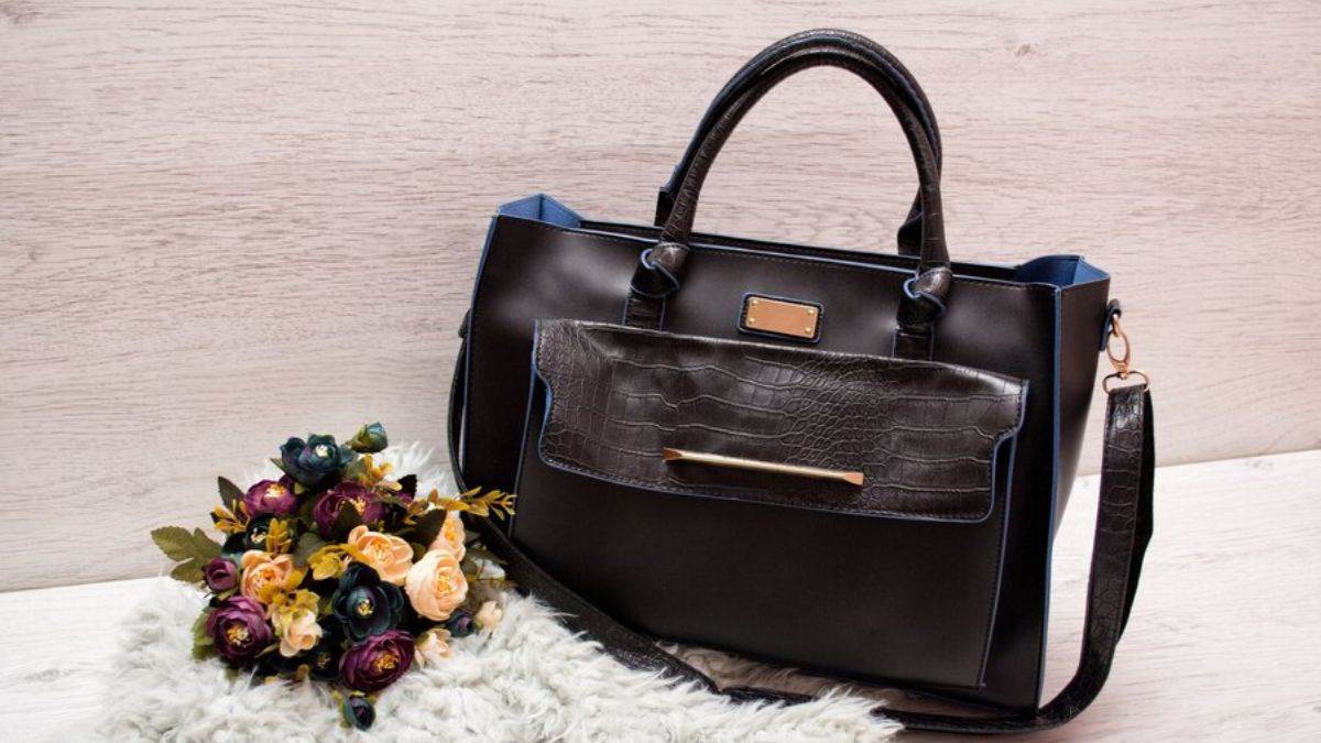 https://www.jagranimages.com/images/newimg/20112024/20_11_2024-best_michael_kors_handbags_for_women_23834448.jpg