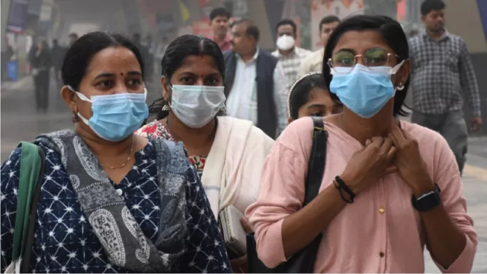 दिल्ली में जहरीली हवा से सांसों पर संकट बढ़ रहा है। फाइल फोटो