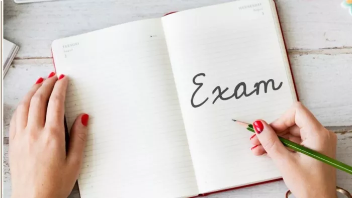 JEE Advanced Exam 2025: जेईई एडवांस परीक्षा के अटेम्प्ट में फिर कटौती कर दी गई है। (Image-freepik)