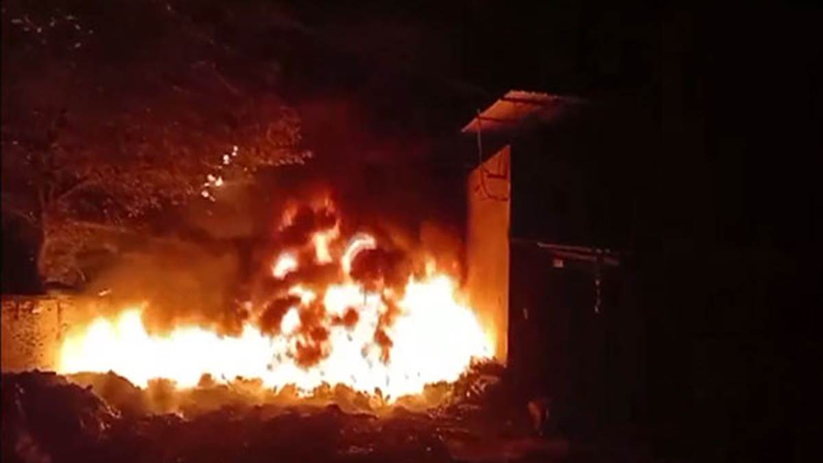 fire breaks out at paper tube manufacturing unit in surat