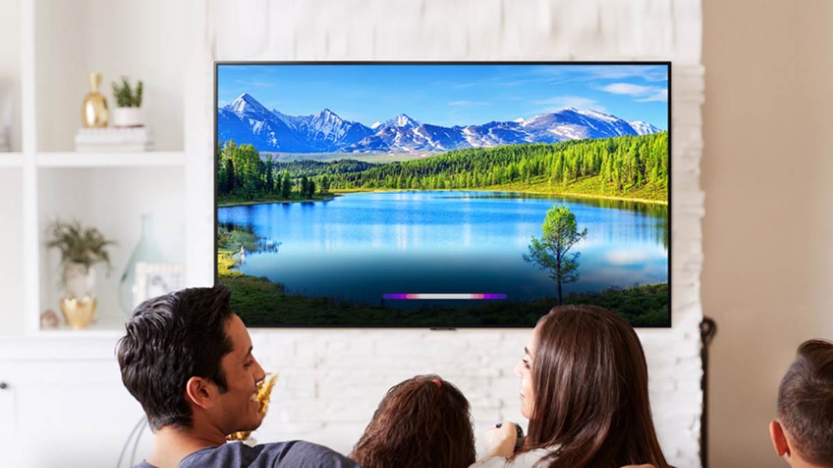 https://www.jagranimages.com/images/newimg/20112024/20_11_2024-oled_tv_under_2_lakh_23834238.jpg