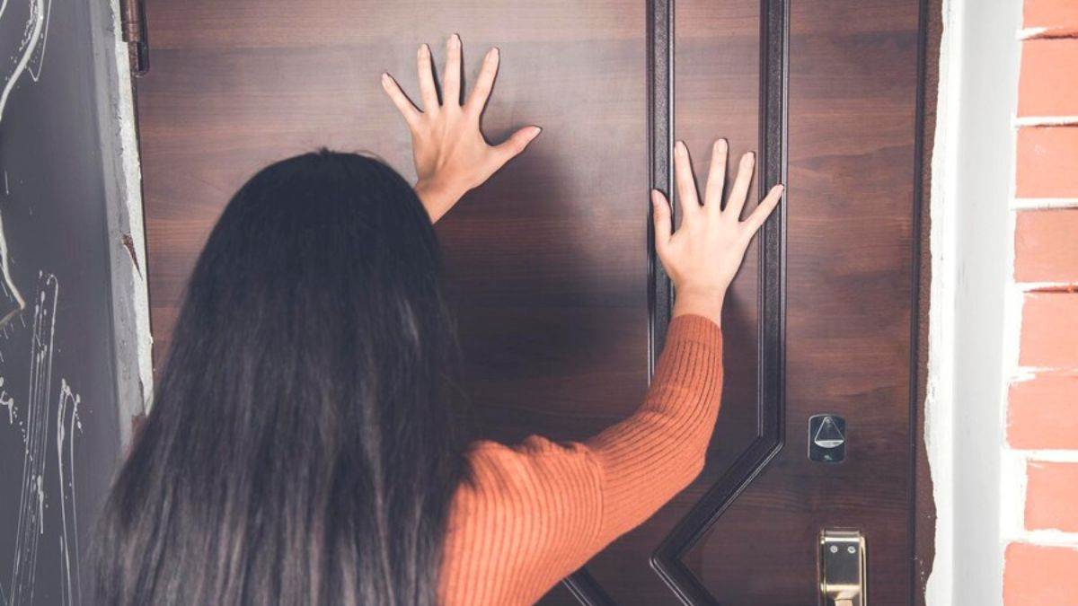 discover the psychological reason behind why 90 percent people slam doors when they are angry check details